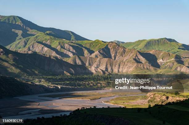 mountain valley from the m41 road in western tajikistan, central asia - dushanbe stock pictures, royalty-free photos & images