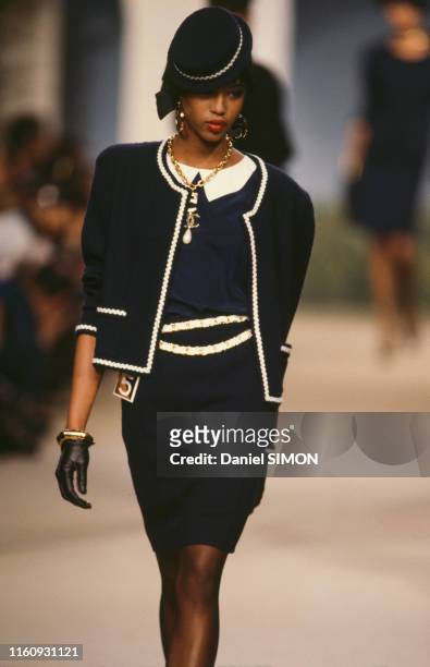 Naomi Campbell lors du défilé Chanel, Prêt-à-Porter, collection Printemps-été 1987 à Paris, le 19 octobre 1986, France.