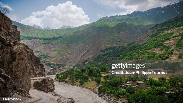 view on afghanistan mountains from tajikistan, m41 road along panj river, central asia - badakhshan fotografías e imágenes de stock