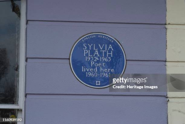 Primrose Hill. Blue plaque commemorating the residence of Sylvia Plath, the 20th century poet and author of The Bell Jar. Primrose Hill, London, NW1,...
