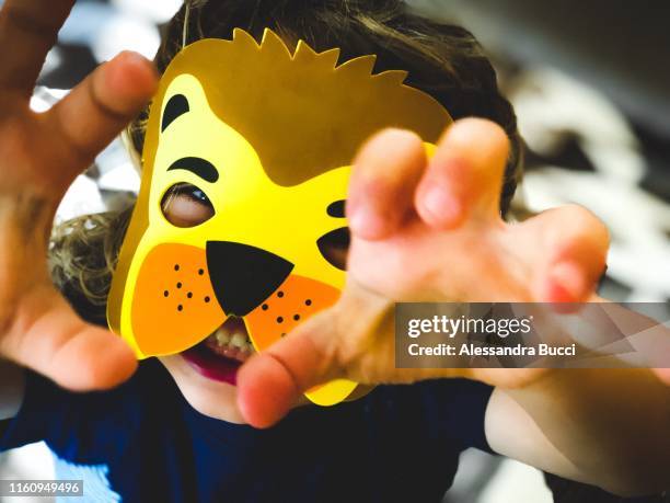 roar - cat face mask stock-fotos und bilder