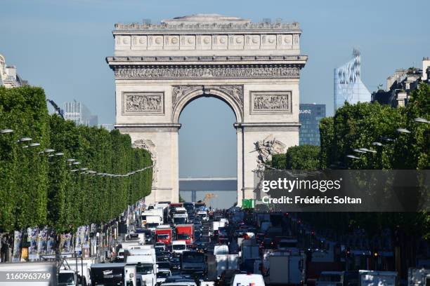 July 5 : The "Champs Elysées" and the "Arc de Triomphe" in Paris on July 5, 2009 in Paris, France.