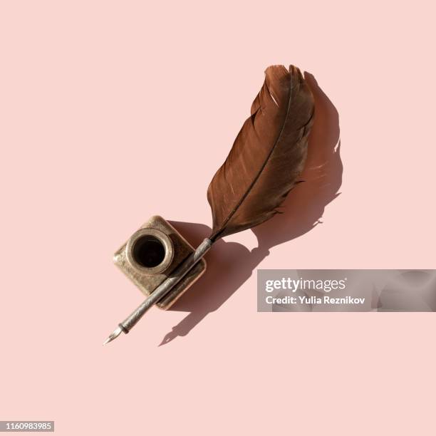 old antique ink pen - feder stock-fotos und bilder