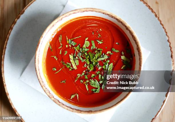 tomato and basil soup - tomato soup ストックフォトと画像