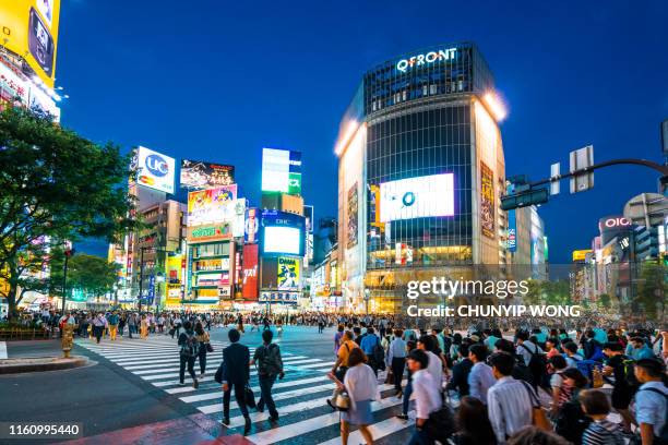 tokyo shibuya life foto de página - day for night 2017 fotografías e imágenes de stock