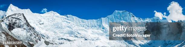 grote ice wall boven chukhung gletsjer himalaya gebergte panorama nepal - khumbu stockfoto's en -beelden