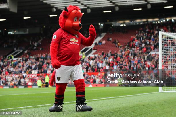 Unity Reed Mascot Manchester United Mascot Photos and Premium High Res Pictures - Getty ...