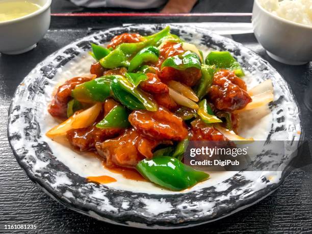 sweet and sour pork served at lunchtime in yokohama - 中華料理 ストックフォトと画像