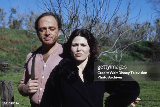 Harris Yulin as Machien Gun Kelly, Margaret Blye appearing in the 1930's period drama ABC tv movie 'Melvin Purvis G-MAN'.