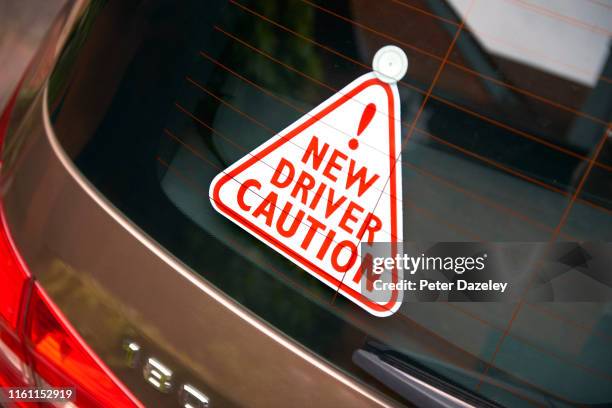 new driver sign in cars rear window - learner driver stock-fotos und bilder
