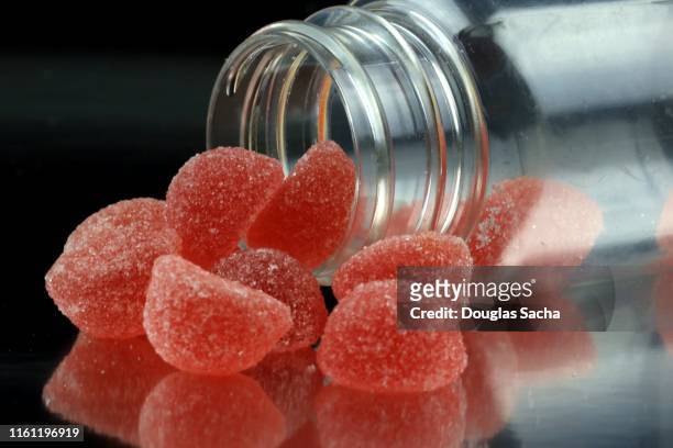 spilled bottle of gummy meds - chewy ストックフォトと画像