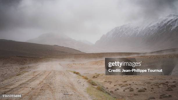 cold weather near kargush pass, 4332 meters above sea level, in a remote area of badakhshan, tajikistan, central asia - badakhshan stock-fotos und bilder