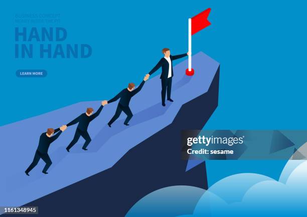 das team kletterte hand in hand auf die spitze des berges - berge besteigung erfolg business stock-grafiken, -clipart, -cartoons und -symbole