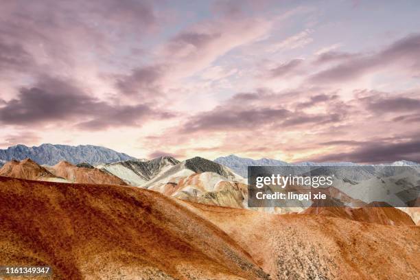 danxia landform sunrise scenery in zhangye, gansu province, china - zhangye - fotografias e filmes do acervo