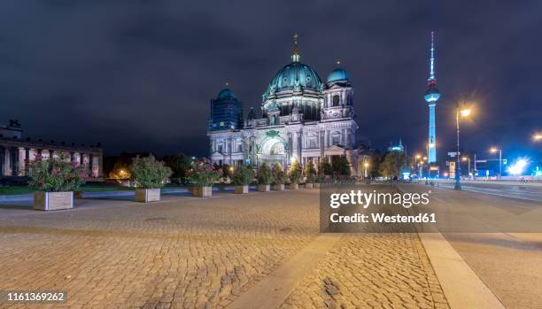 germany, berlin, view to lighted berlin cathedral and television tower - berlin cathedral stock pictures, royalty-free photos & images
