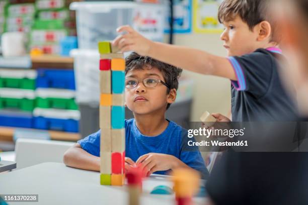 boys stacking building blocks in kindergarten - the towers school stock pictures, royalty-free photos & images