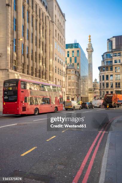 uk, london, city of london, liverpool street, financial district with monument to the great fire of london - the monument stock pictures, royalty-free photos & images