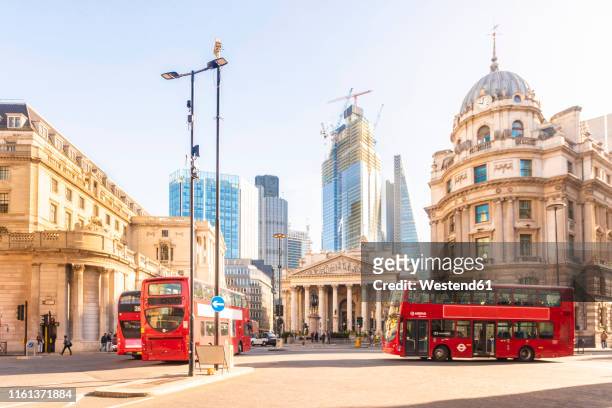 uk, london, lombard street, bank station, bank of england, financial district in a sunny day - autobús de dos pisos fotografías e imágenes de stock