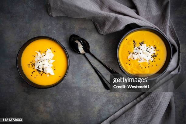sweet potato soup  with mango, curcuma and coconut milk - mashed sweet potato stock-fotos und bilder