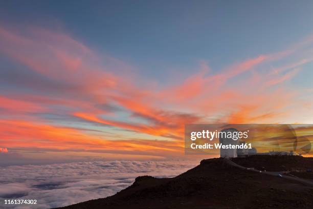 View From Red Hill Summit To Haleakala Observatory At Dusk Maui Hawaii Usa, Stockfoto