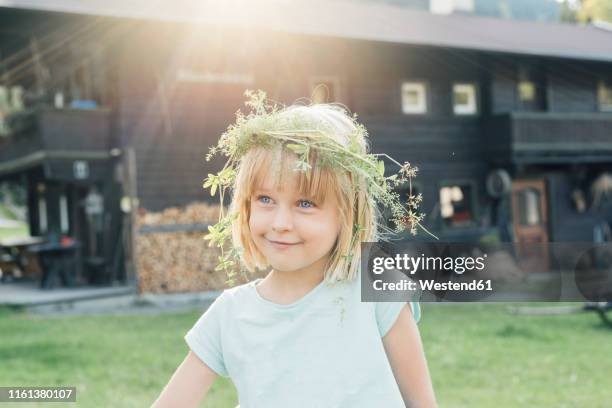 little girl wearing flowers in her hair, jochberg, austria - adorno floral fotografías e imágenes de stock