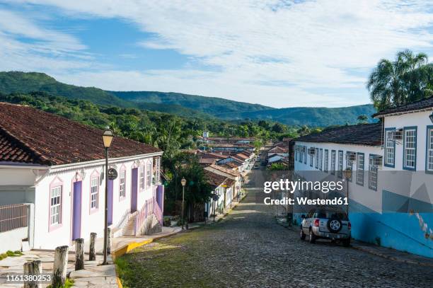 colonial architecture in the rural village of pirenopolis, goias, brazil - goías foto e immagini stock