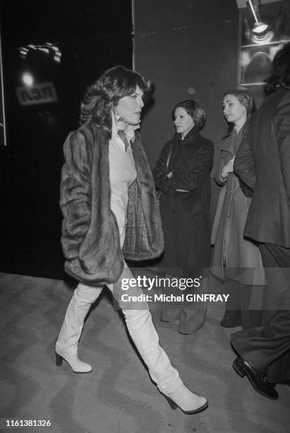 Dani arrive à l'Olympia de Paris pour assister au concert de Michel Sardou le 30 décembre 1974, France.