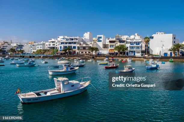 lanzarote, kanarische inseln - riff, charco de san ginés - arrecife stock-fotos und bilder