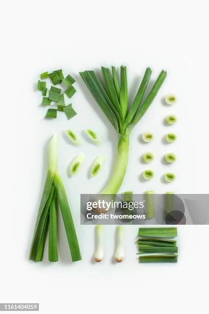 leek flat lay image. - poireau photos et images de collection