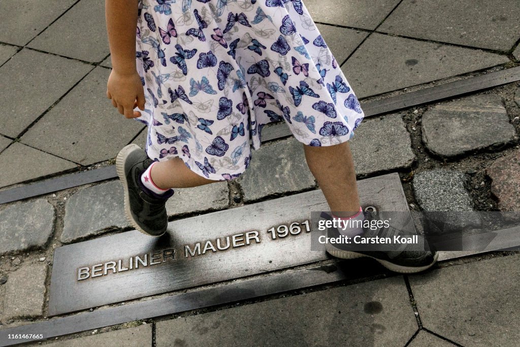 Berlin Commemorates Berlin Wall Construction 58th Anniversary