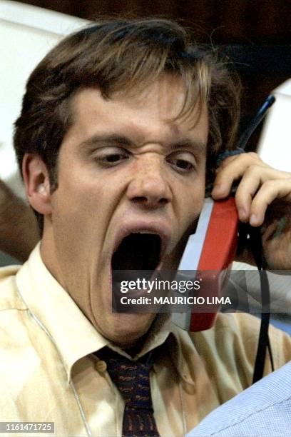 Trader in the Brazilian stock exchange yawns in Sao Paulo, Brazil 04 October 2001. Un operador de la Bolsa de Valores de Sao Paulo bosteza, el 04 de...