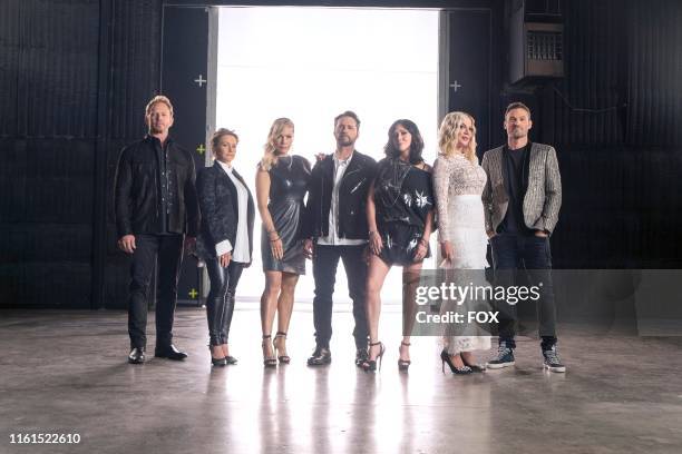 Behind the scenes: Ian Ziering, Gabrielle Carteris, Jennie Garth, Jason Priestley, Shannen Doherty, Tori Spelling and Brian Austin Green. BH90210,...