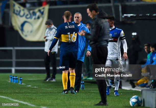 Daniele De Rossi of Boca Juniors greets his coach Gustavo Alfaro during a match between Boca Juniors and Almagro as part of Round of 32 of Copa...
