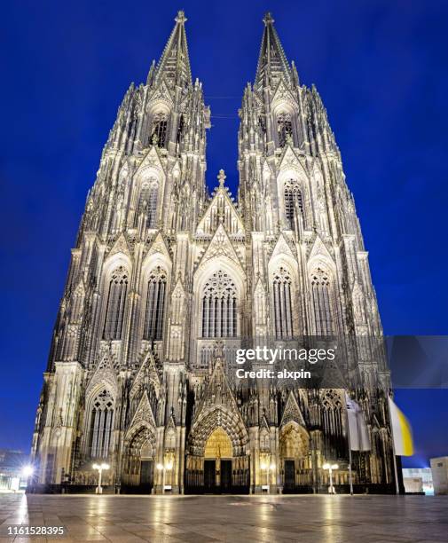 cologne cathedral facade - cologne cathedral stock pictures, royalty-free photos & images