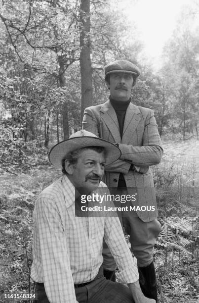 Le réalisateur Yves Robert et l'acteur Jean Rochefort lors du tournage du film 'Un éléphant ça trompe énormément', en France, en juin 1976.