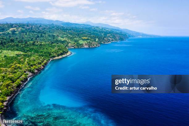 deep blue sea and dramatic scenery - são tomé e principe imagens e fotografias de stock