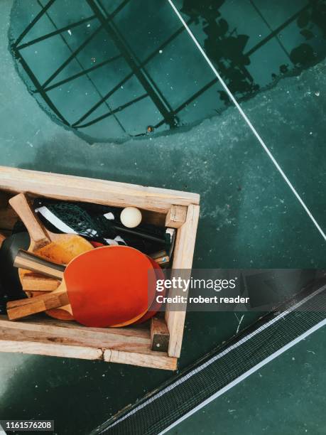 ping pong table tennis table and bats - table tennis world championships stock pictures, royalty-free photos & images