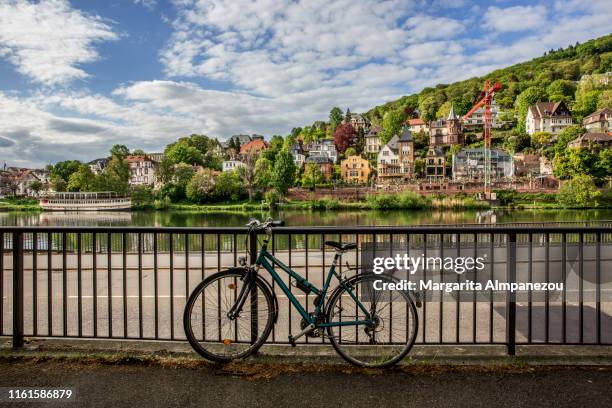 a bicycle in front of neckar river in heidelberg - heidelberg 個照片及圖片檔