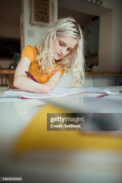 concentration mode - amputee girl stock pictures, royalty-free photos & images