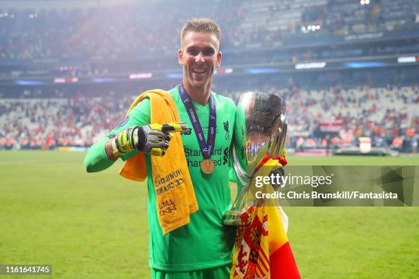 Adrian of Liverpool celebrates with the trophy at the end of the UEFA Super Cup match between Liverpool and Chelsea at Vodafone Park on August 14,...