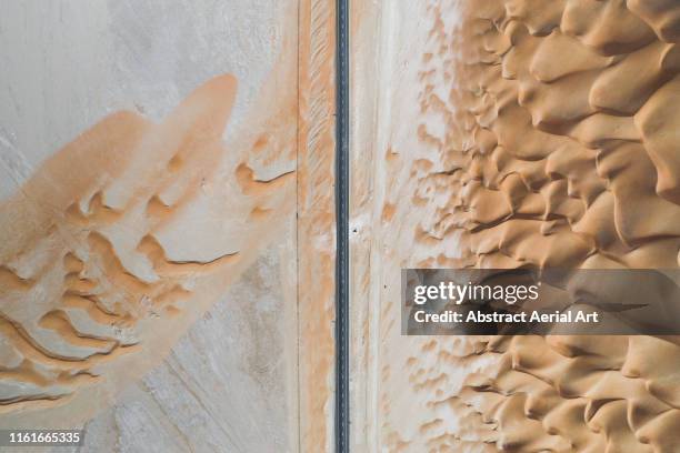road through the desert as seen from above, united arab emirates - persian gulf countries stock pictures, royalty-free photos & images