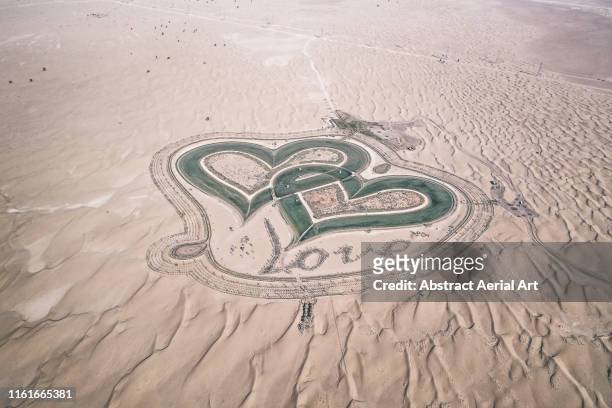 drone image of al qudra lakes, dubai, united arab emirates - coeur symbole dune idée photos et images de collection