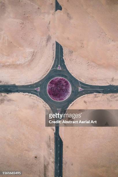 roundabout shot from above in the desert, united arab emirates - dubai desert stock pictures, royalty-free photos & images