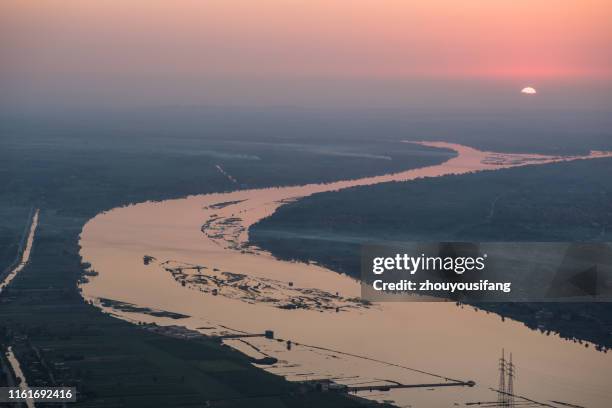 the nile river sunrise of egypt - nile river stock-fotos und bilder