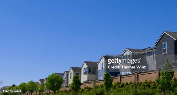 homes in a row - homes in a row stock pictures, royalty-free photos & images