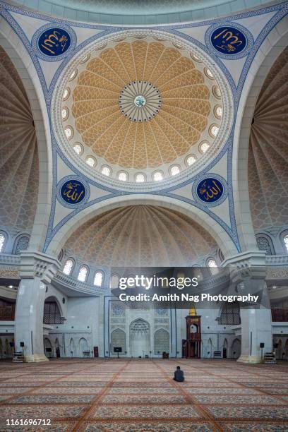 wilayah/federal territory mosque - federal territory mosque stock pictures, royalty-free photos & images