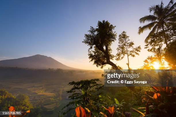 sunrise in karangasem - agung volcano in indonesia stock pictures, royalty-free photos & images