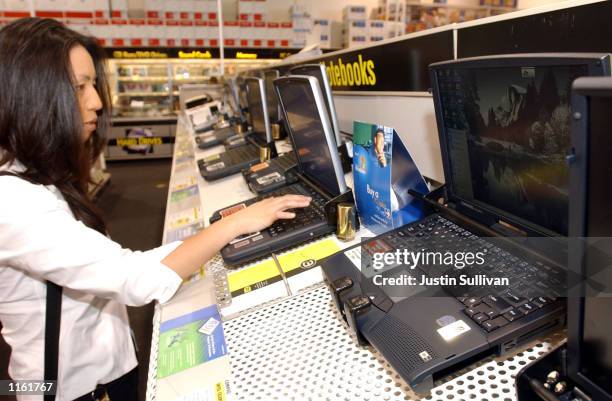 Compaq Computer 2001 268 Compaq Computer Photos & High Res Pictures - Getty Images