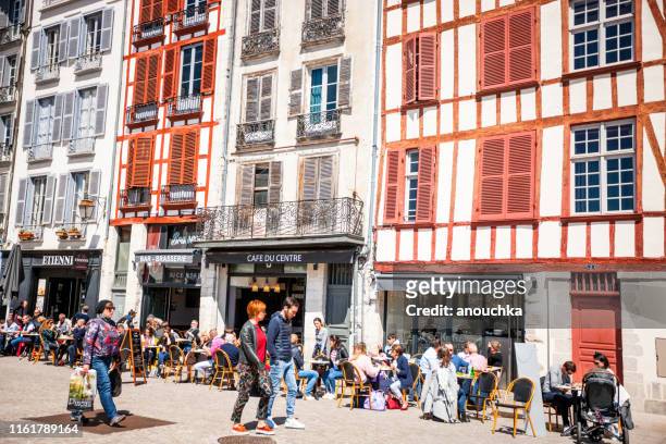 people relaxing in cafes outdoors, bayonne, france - bayonne imagens e fotografias de stock