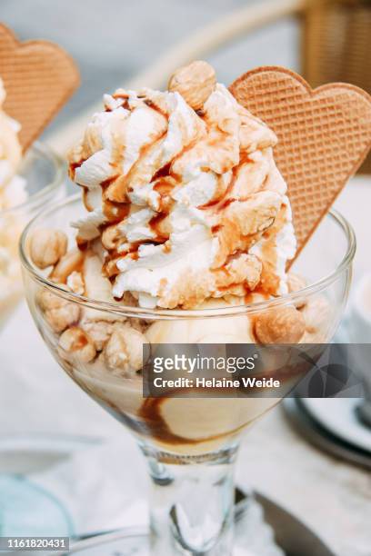 ice cream - sundae stock pictures, royalty-free photos & images
